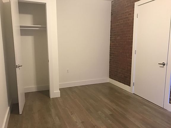 5th image of 2025 Regent Pl APT A8