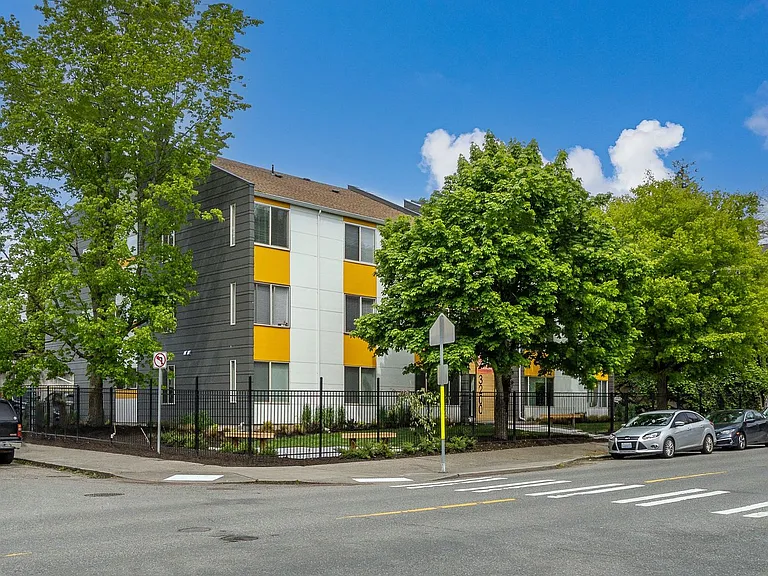 3200 E Union St — Photo 40