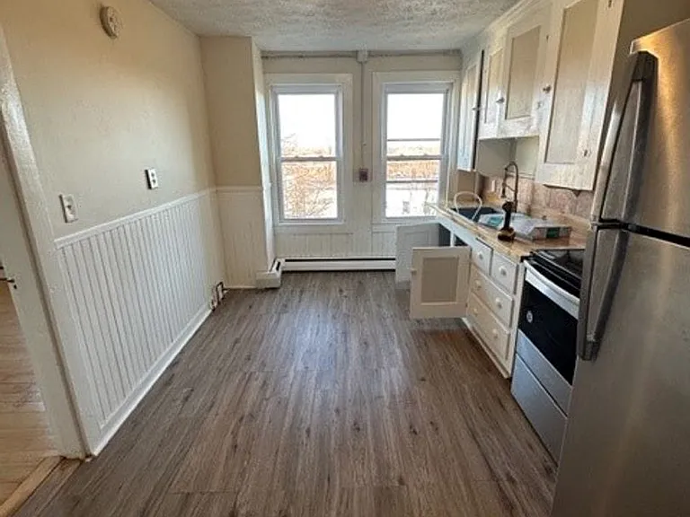 39 Hill St #201 — Photo 3