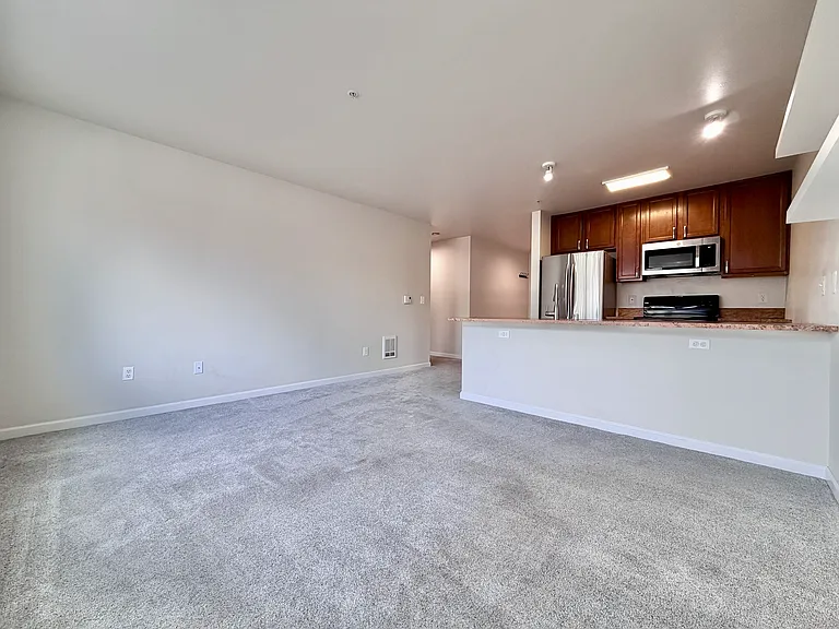 2504 Western Ave #623 — Photo 3