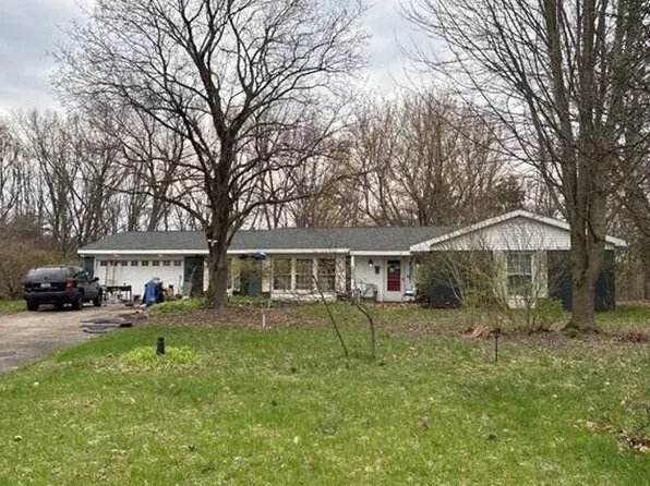 1506 Country Club Dr, Niles, MI 49120