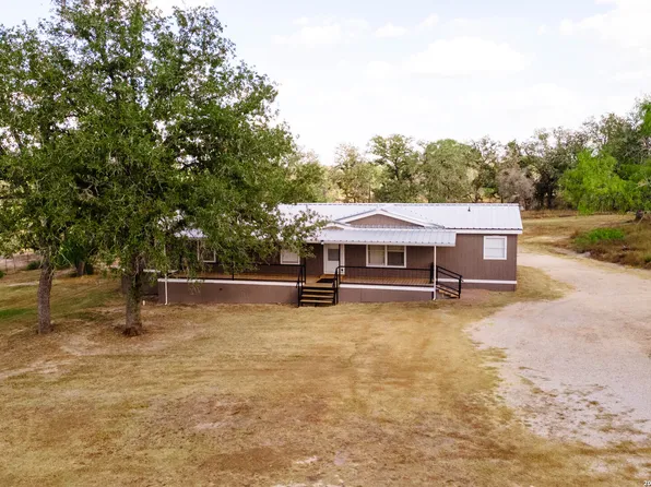 215 Shady Oaks, Floresville, TX 78114