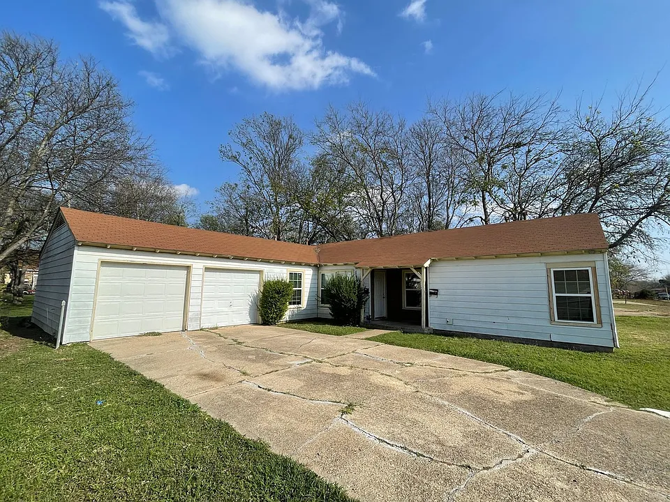 1611 Alamo Ave