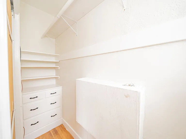 6031 Claremont Ave — Photo 13