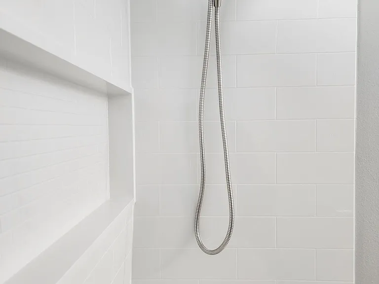819 E 2nd St #1 — Photo 17