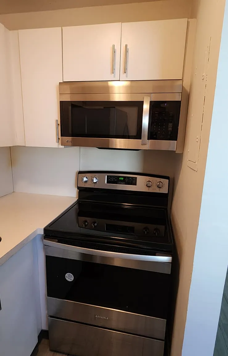 Studio, 400 sqft, $1,200 — Photo 3
