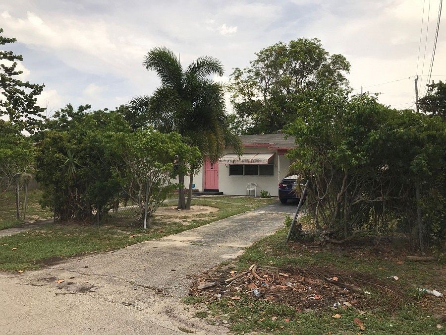 2nd image of 214 SW 8th St