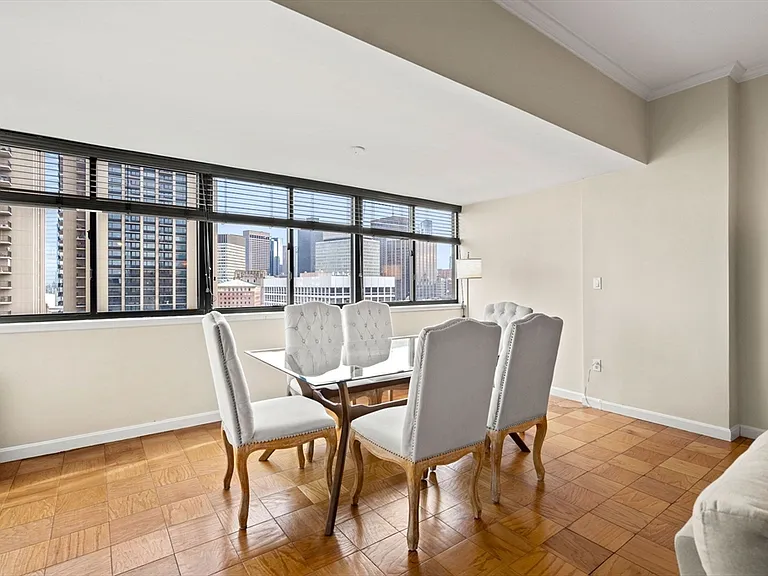 2 Hawthorne Pl #17M — Photo 5
