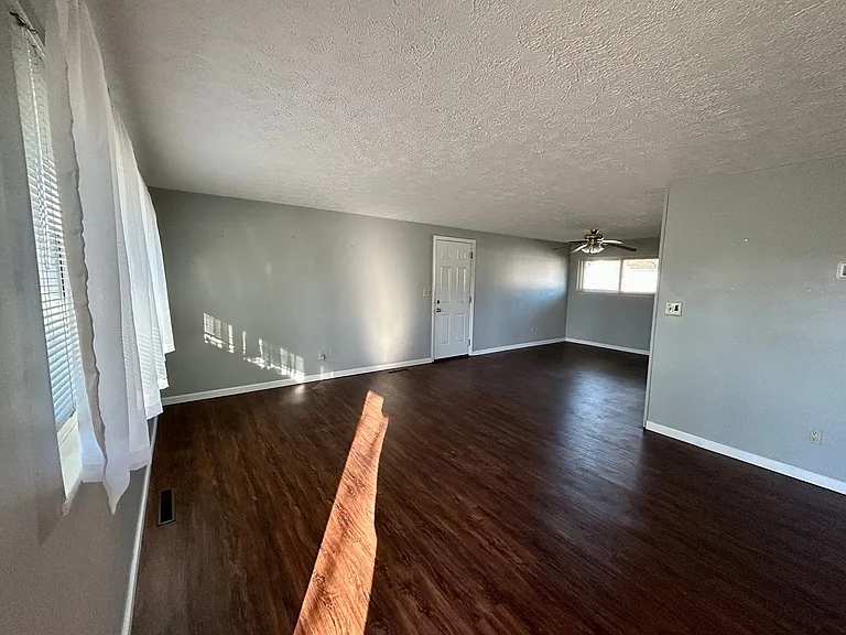 3928 Elmira Dr — Photo 5