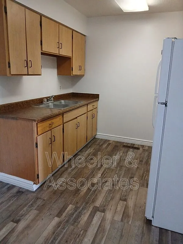 Building Photo - 2650 Jefferson Ave #18