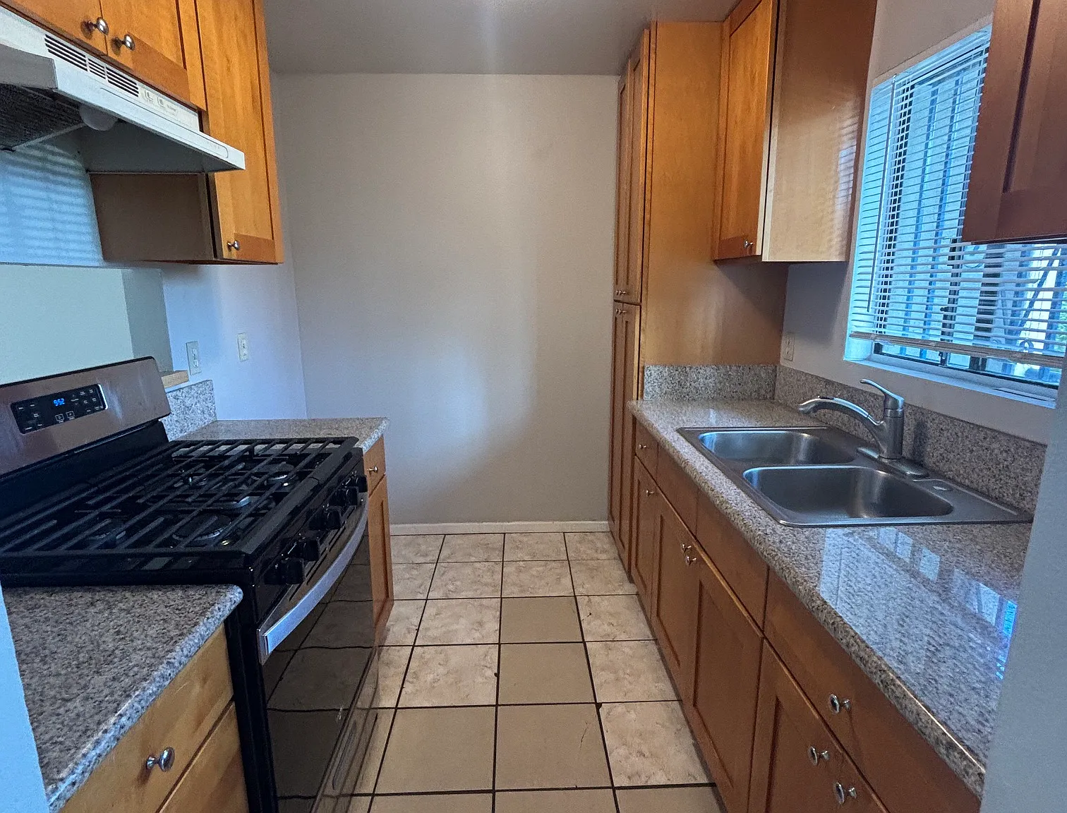 2 bed, 830 sqft, $2,095 — Photo 2