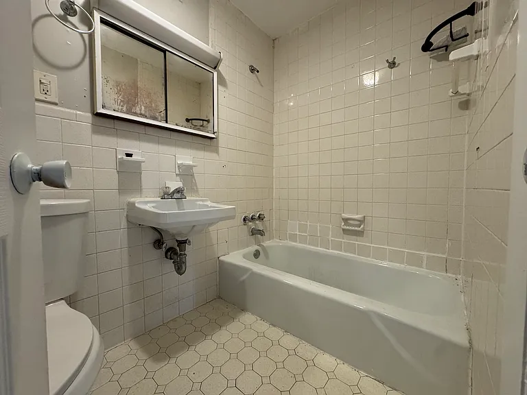 256D2 S Marshall St #D2 — Photo 7