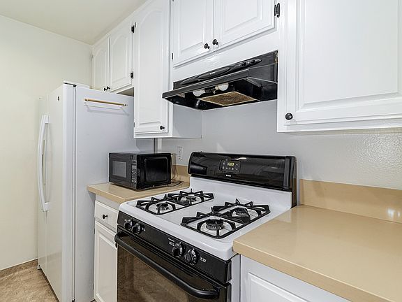 3rd image of 3637 Glendon Ave Unit 105