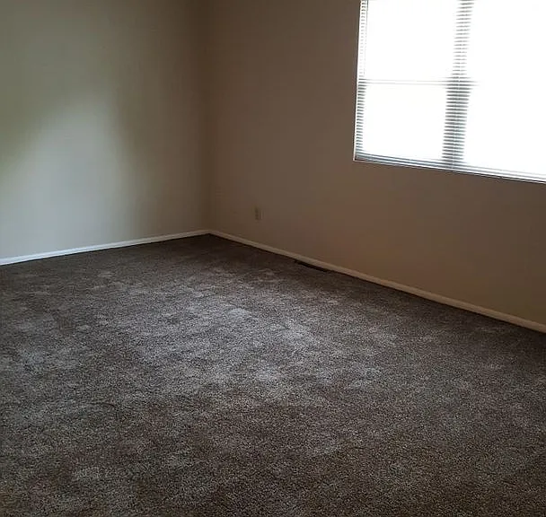 Monticello Apartments & Townhomes including Logan Gate & Logan Way — Photo 10