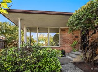 5217 Ivanhoe Pl NE, Seattle, WA 98105
