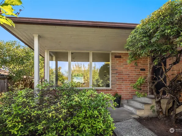 5217 Ivanhoe Place NE, Seattle, WA 98105