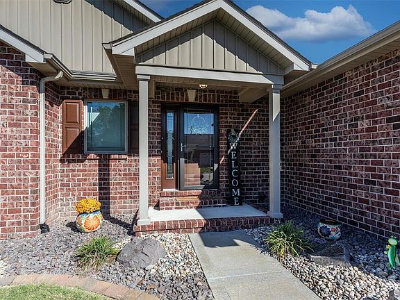 5th image of 248 Emerald Way W