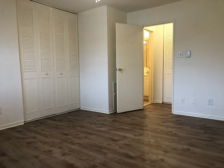 42A Oxford Vlg — Photo 19