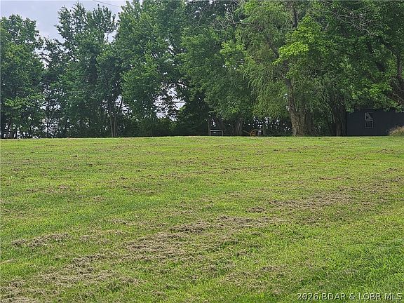 2nd image of 902&906 Railroad Pond Rd
