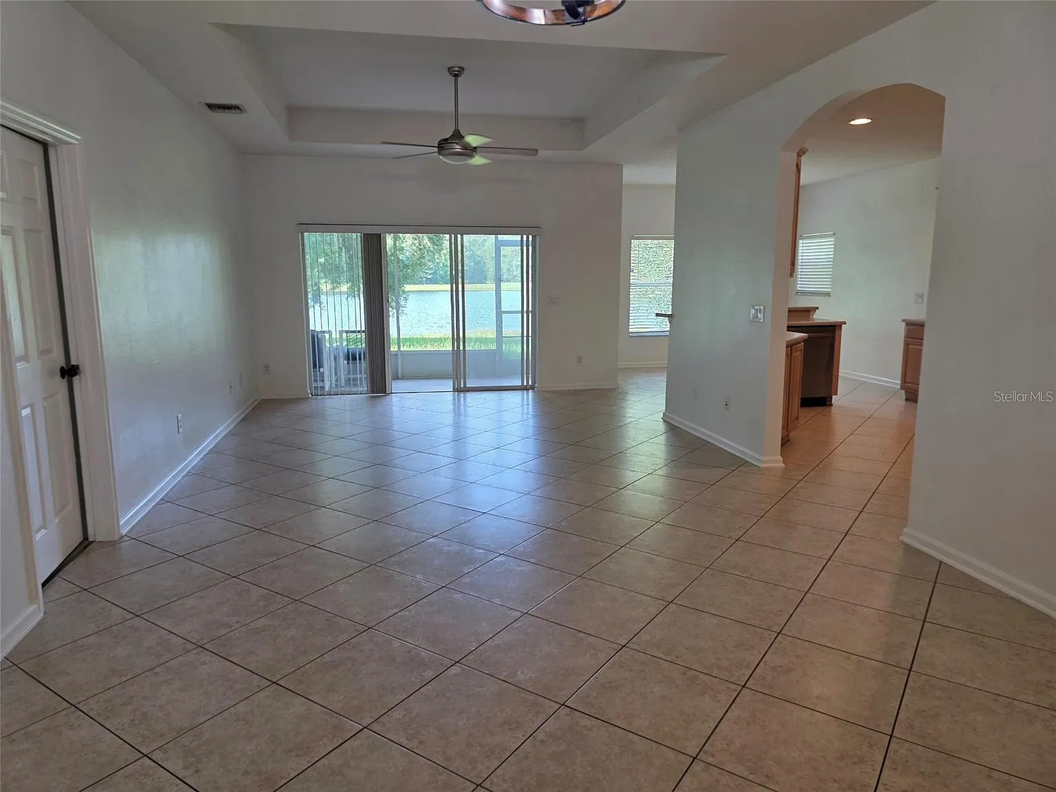 4 bed, 1962 sqft, $2,700 — Photo 2