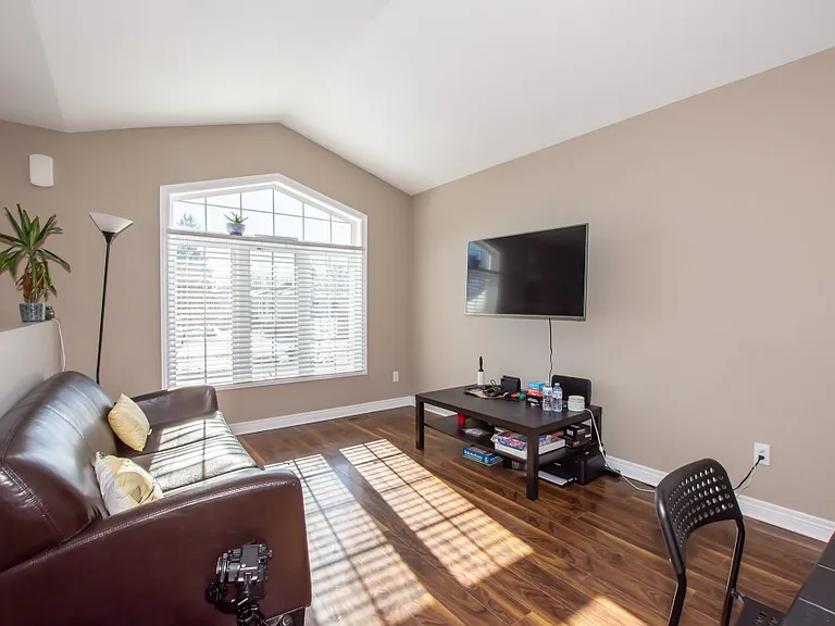 10 Trent Ave — Photo 6