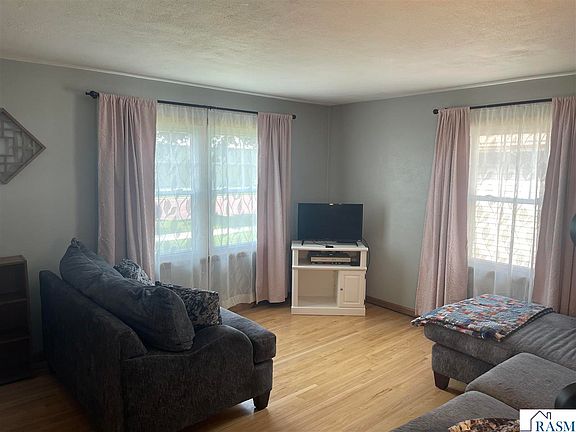 5th image of 913 Weston Ave N