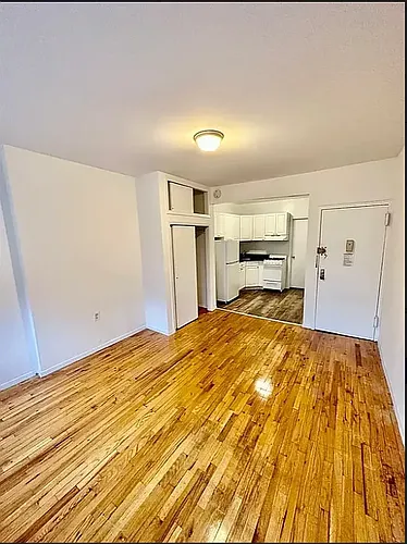 1575 3rd Ave #4D Photo 1 1575 3rd Ave #4D Photo 1