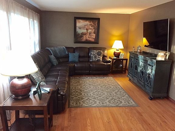 3rd image of 5014 Hillsdale Ave