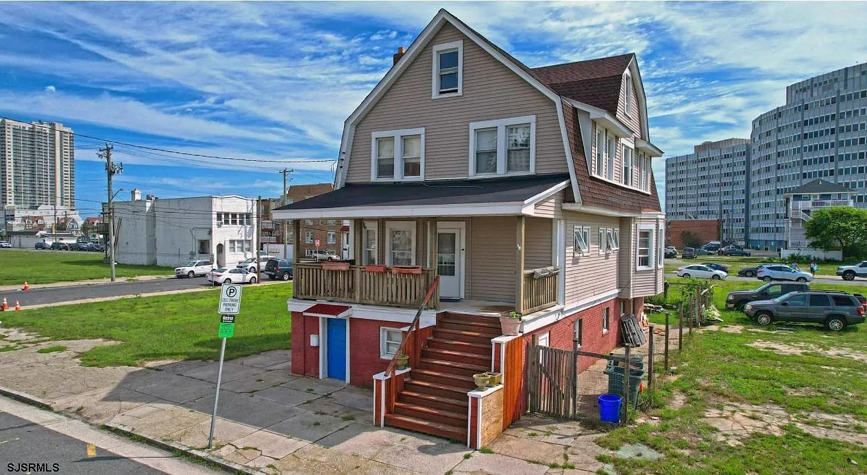 205 S Vermont Ave photo 1