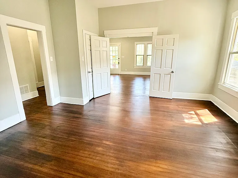 1201 E Lamar St — Photo 24