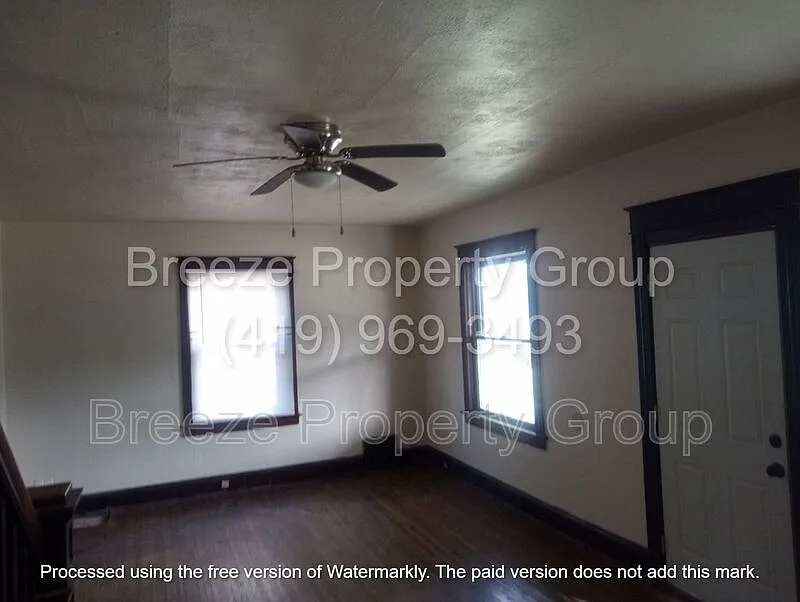 3 bed, 1.0 bath, 1120 sqft, $995 — Photo 2