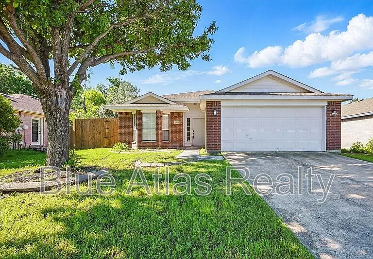 1012 Waterview Dr — Photo 1