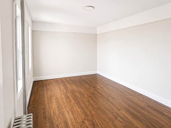 2nd image of 655 Pelham Pkwy N APT 4H