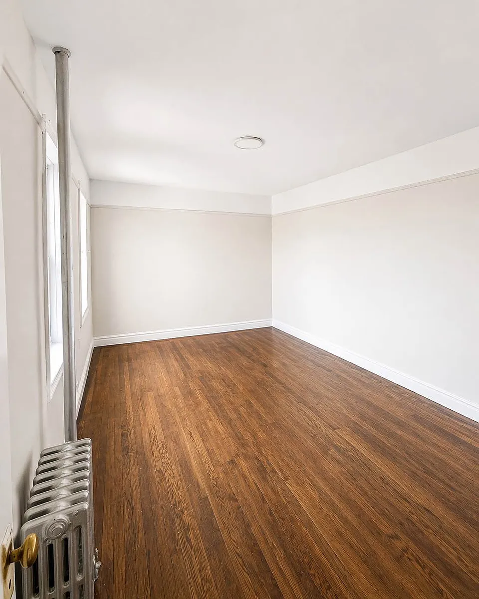 Building Photo - 655 Pelham Pkwy N #4H