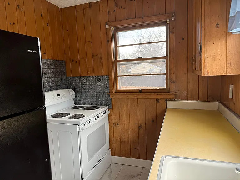 221 Taylor St — Photo 13