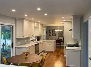 3840 Belleaire Dr, Downers Grove, IL 60515