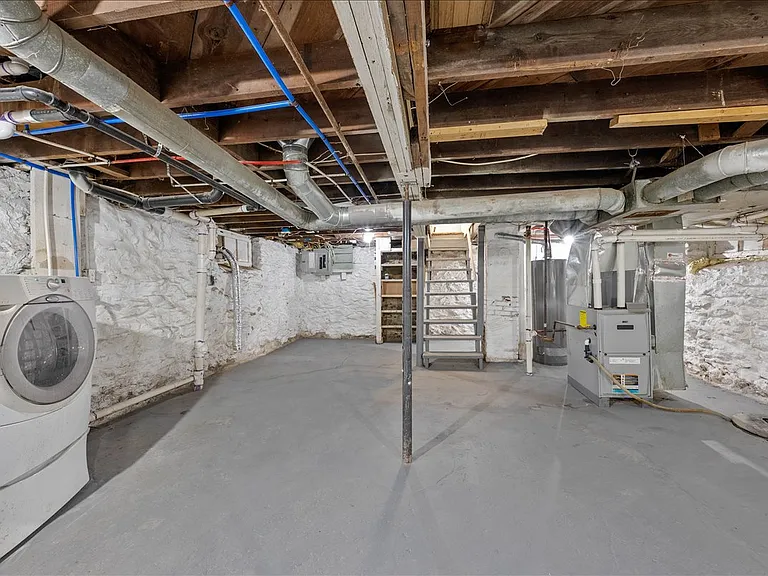 1311 E 62nd St — Photo 13