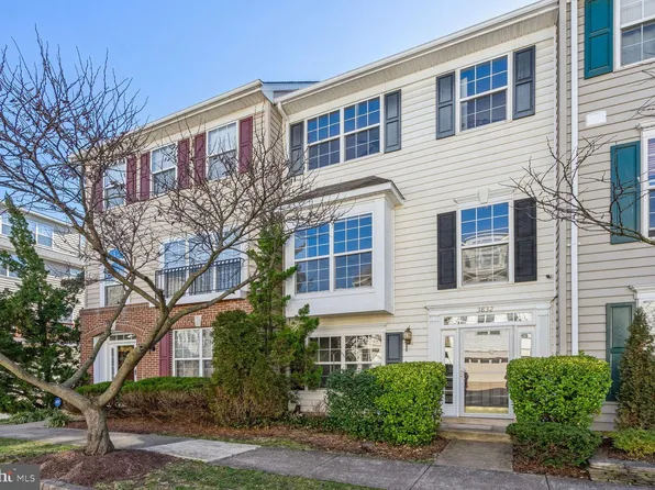 3832 Dominion Mill Dr, Alexandria, VA 22304