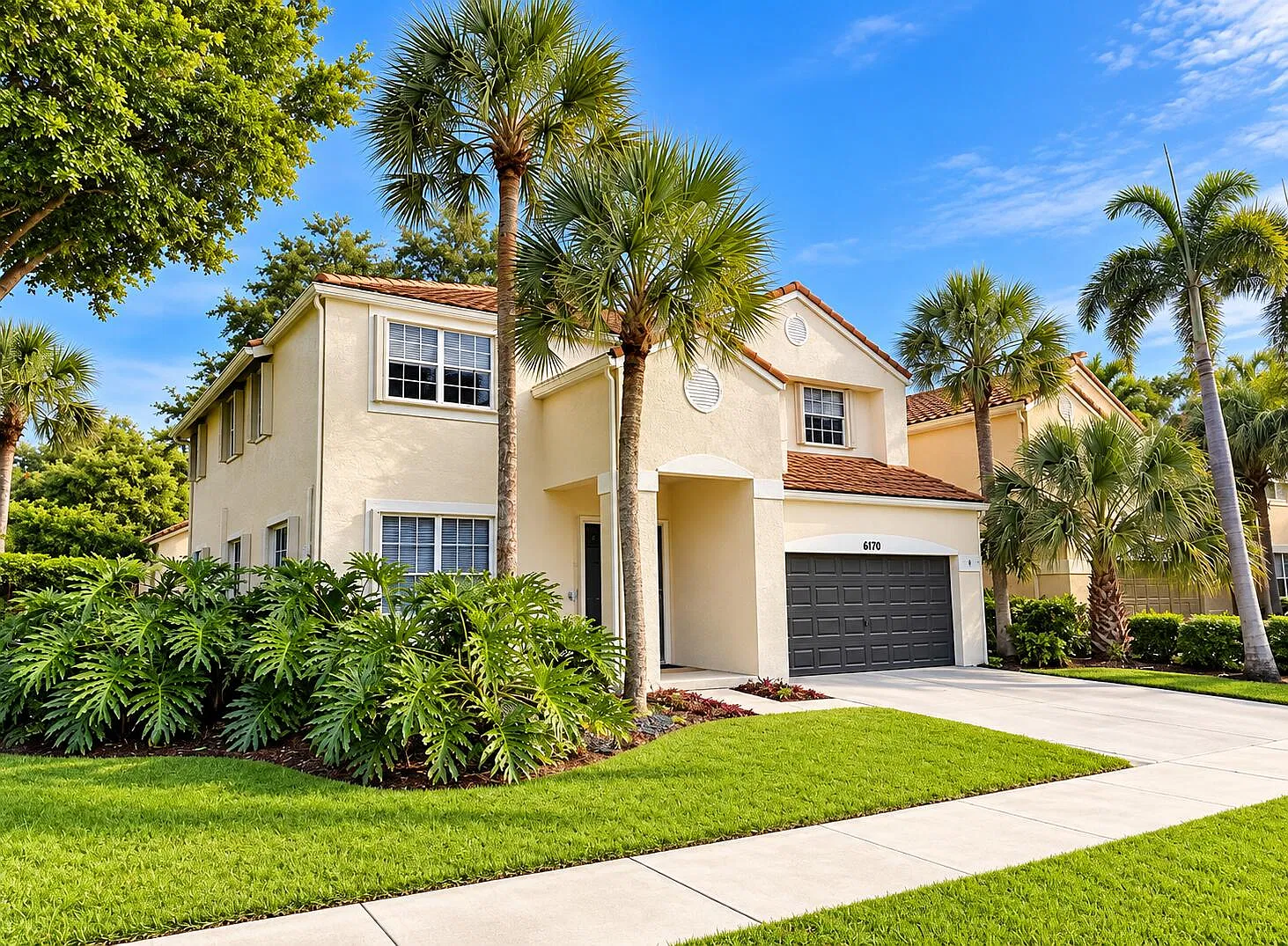 5 bed, 2.5 bath, 2826 sqft, $6,850 — Photo 1