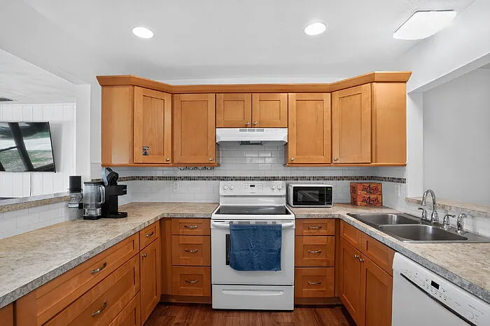2617 Nassau St — Photo 16