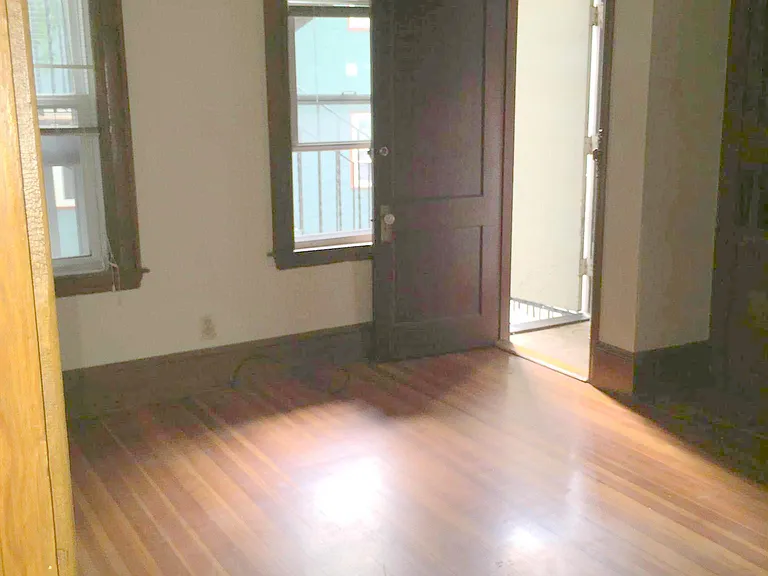 25 Hall St #1R — Photo 3