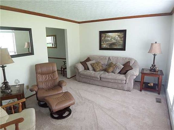 2nd image of 1695 Twin Oaks Dr