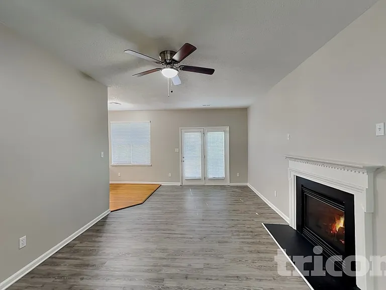 1405 Wessex Ct — Photo 3