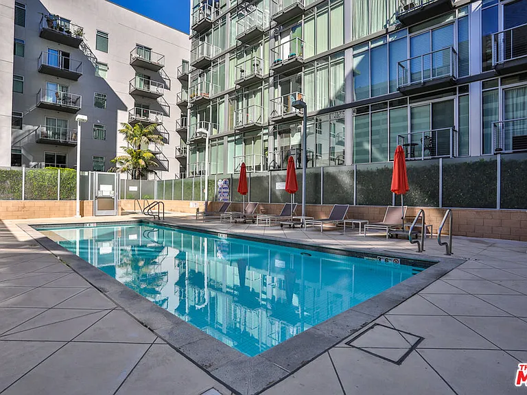645 W 9th St #201 — Photo 4