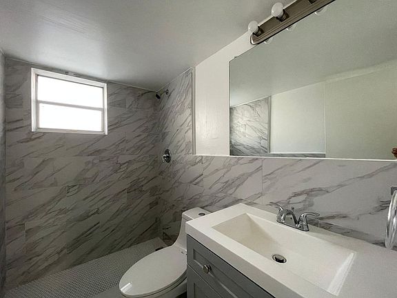 5th image of 435 NE 23rd St #104