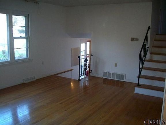 5th image of 16 Arnold Dr