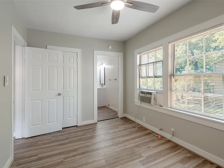 811 Sam Houston Ave #A — Photo 11