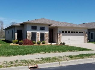 2702 W Prairie Pl, Carbondale, IL 62901