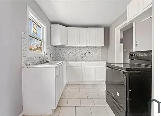 3 bed, 936 sqft, $1,325 — Photo 2