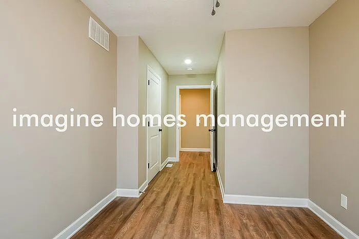 7447 Stearns Rd — Photo 10